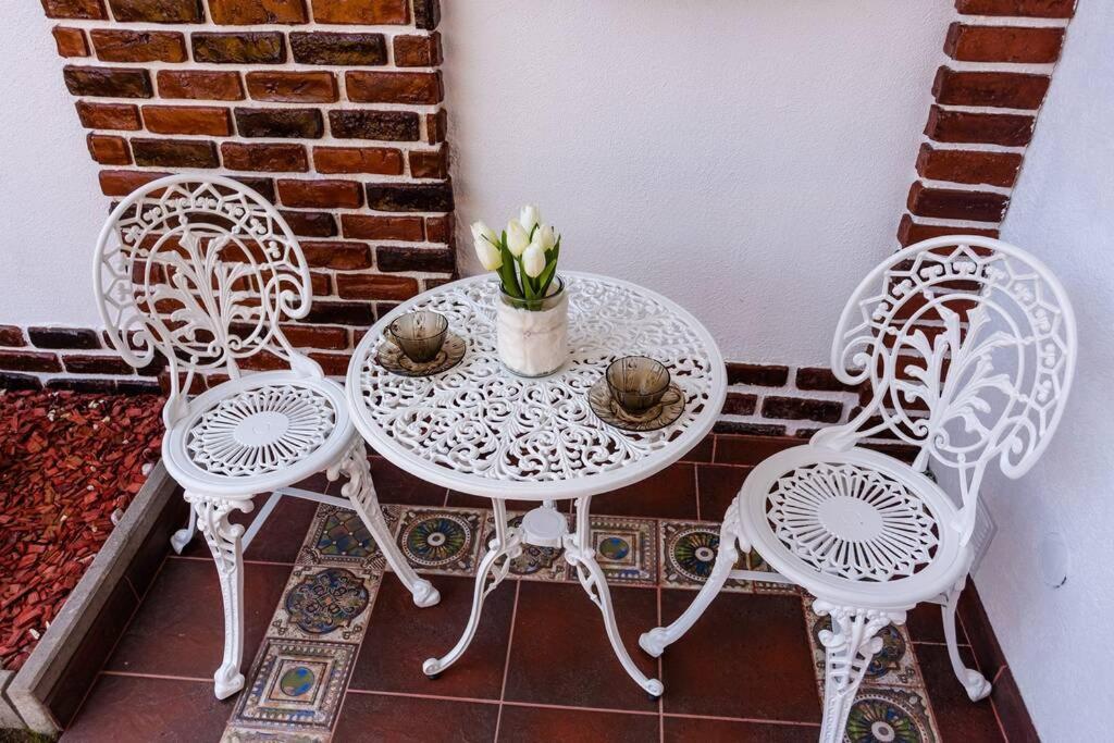 Cozy House With Nice Garden In Heart Of City Center Villa Kolozsvár Kültér fotó