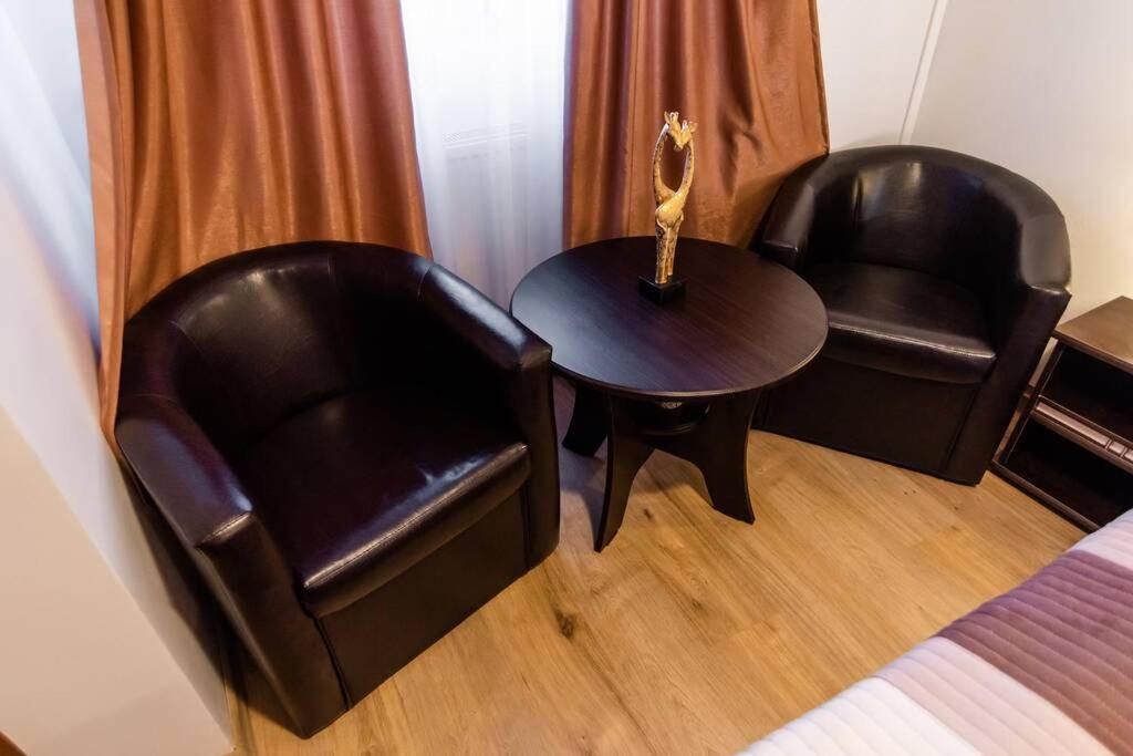 Cozy House With Nice Garden In Heart Of City Center Villa Kolozsvár Kültér fotó